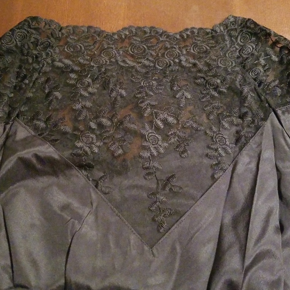 ♥️💋🆕️Black peplum long sleeve top - Picture 4 of 5